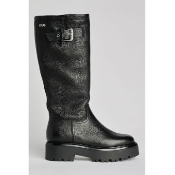 Cizme din piele cu detalii cu o curea Cizme din piele cu detalii cu o curea